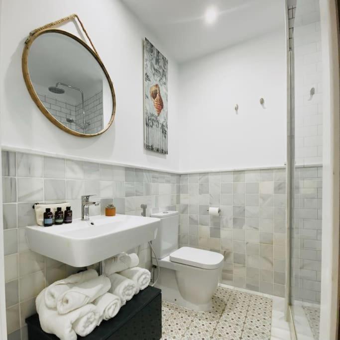 Lovely 2-Bed In Granada 1Min To Gran Via De Colon By Sharingco Exterior foto