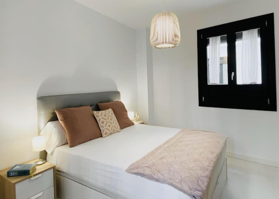 Lovely 2-Bed In Granada 1Min To Gran Via De Colon By Sharingco Exterior foto
